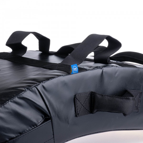 Bouclier de frappe multi-grip courbé